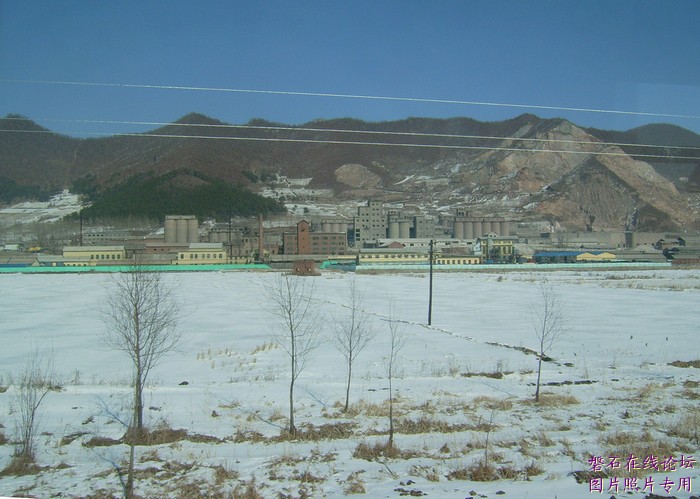 北国风光，千里冰封，万里雪飘，苍白大地。---磐石向南，向南，......