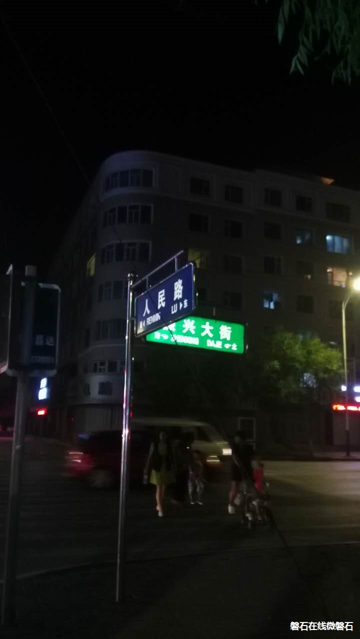 昨天晚上我走在这里的时候，是这样的[发呆][发呆]
