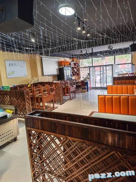 市内有一烧烤店 一二层 200平 设备齐全含十个月房租 