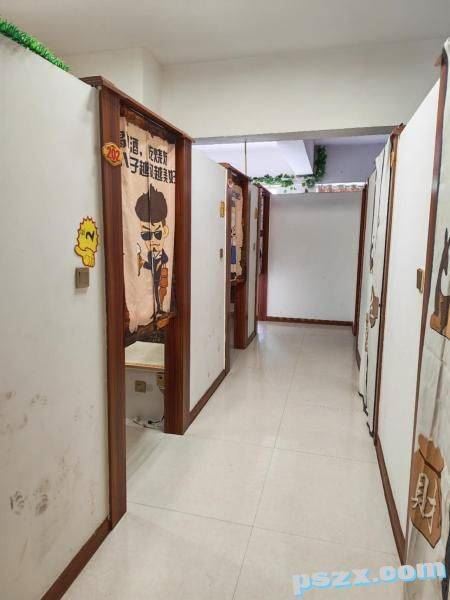 市内有一烧烤店 一二层 200平 设备齐全含十个月房租 