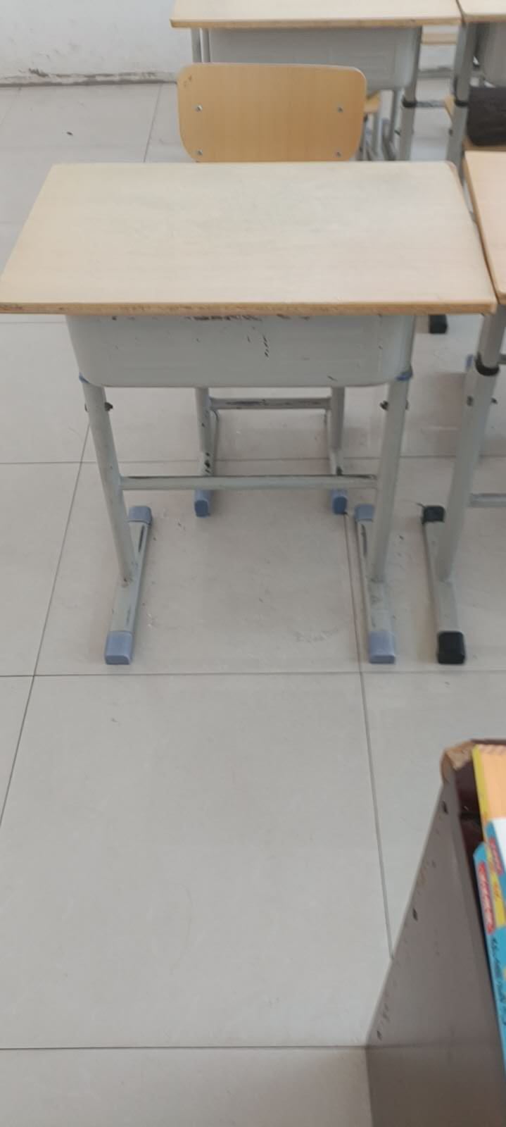 学生桌椅，八，九成新
